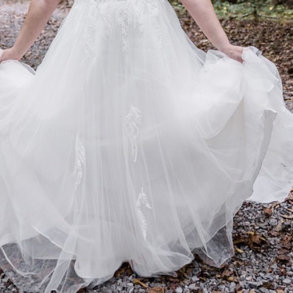 Oleg Cassini Wedding Dress - Picture 3 of 4